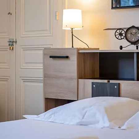 Gary Joli F2 Au Pied De La Gare De Ruan