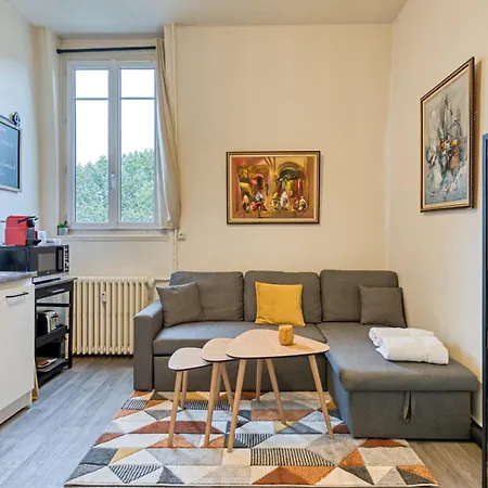 Gary Joli F2 Au Pied De La Gare De * Ruan